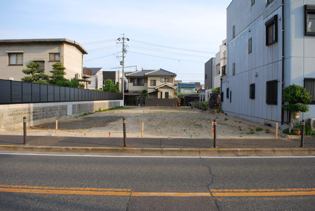 角に開き、二面から光をとる家（デモ） 施工前